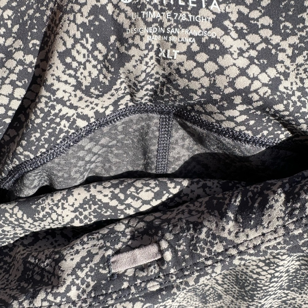Xl Athleta snakeskin print, 7/8 length leggings w 2 small side pockets. EUC - Picture 6 of 11